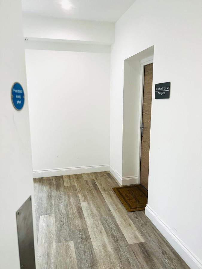 The Penthouse Margate, Balconies, Sea View, Gated Parking, Air Con! Lägenhet Exteriör bild