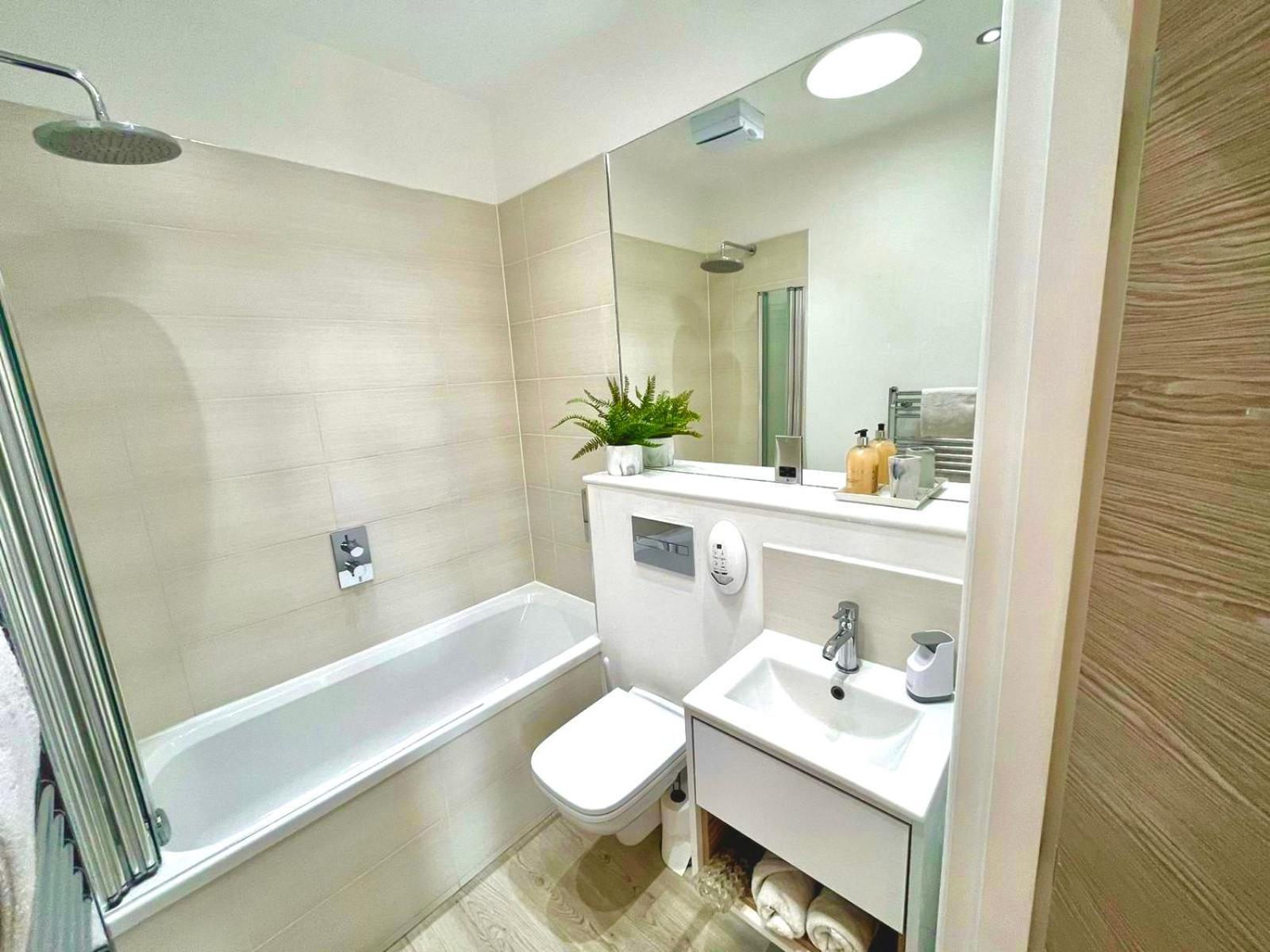 The Penthouse Margate, Balconies, Sea View, Gated Parking, Air Con! Lägenhet Exteriör bild